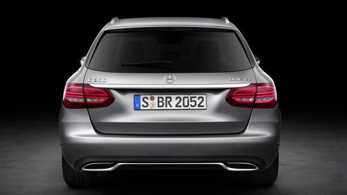 Ο χώρος αποσκευών έχει όγκο 490 λτ., ενώ με την αναδίπλωση του πίσω καθίσματος αυξάνεται στα 1.510 λτ.